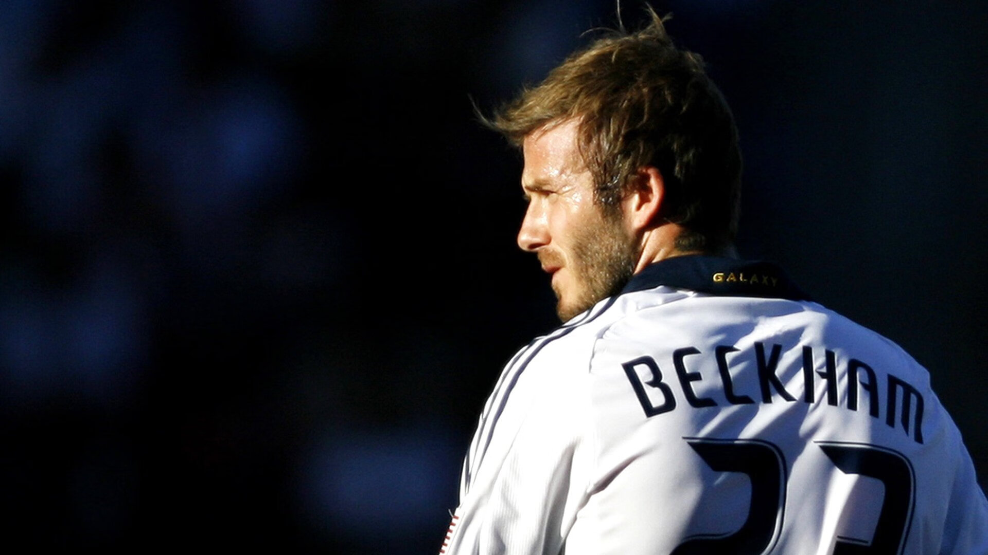 “足球文化周在全国多地同步开启,推广足球精神”,足球文化节标语